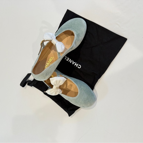 CHANEL Women's Velvet Flats with Bow - Light Green and White - Picture 2 of 3